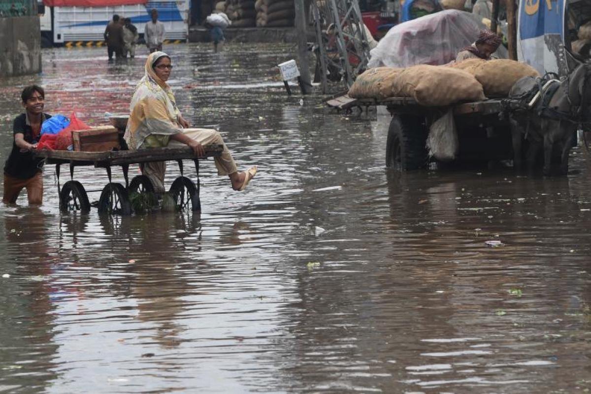 Search on for people missing in Pakistan flash floods